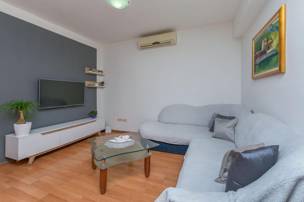 Apartment Josipa Omiš Zewnętrze zdjęcie