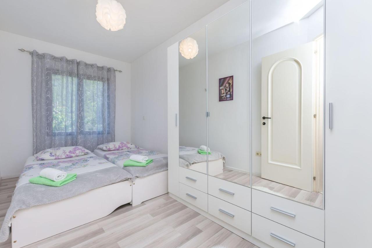 Apartment Josipa Omiš Zewnętrze zdjęcie