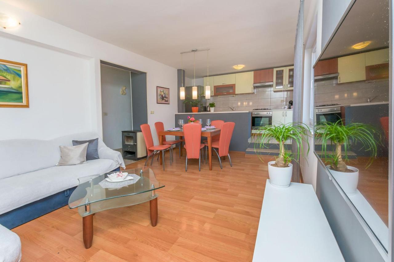 Apartment Josipa Omiš Zewnętrze zdjęcie